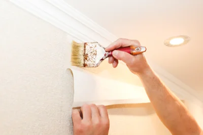 Pose de papier peint à Montfa — revêtements muraux et toiles de verre